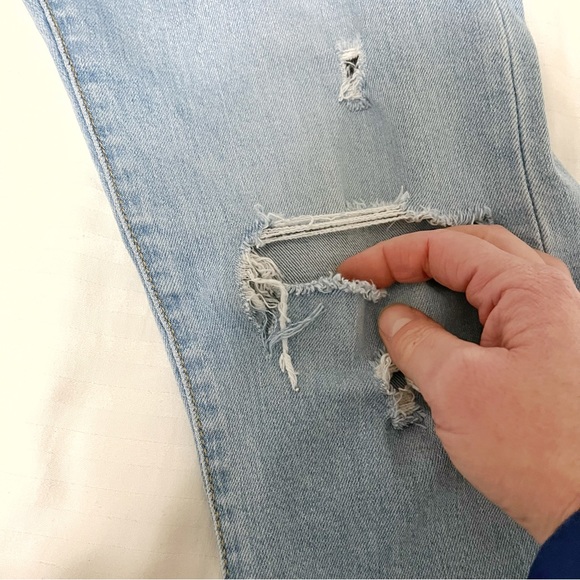 Levi's Wedgie Straight High Rise Raw Hem Distressed Jean Blue size 28 - Picture 9 of 16